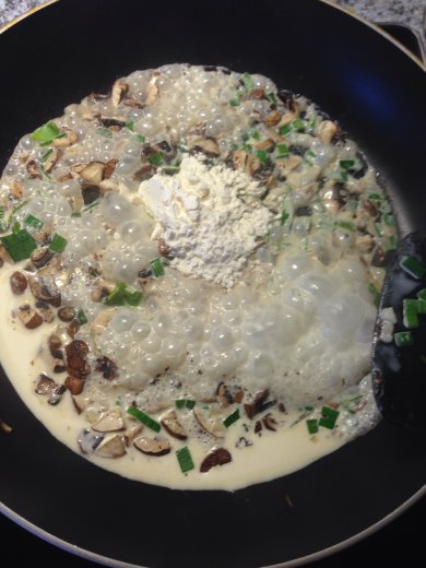 Свинина под сливочным грибным соусом - Шаг 2