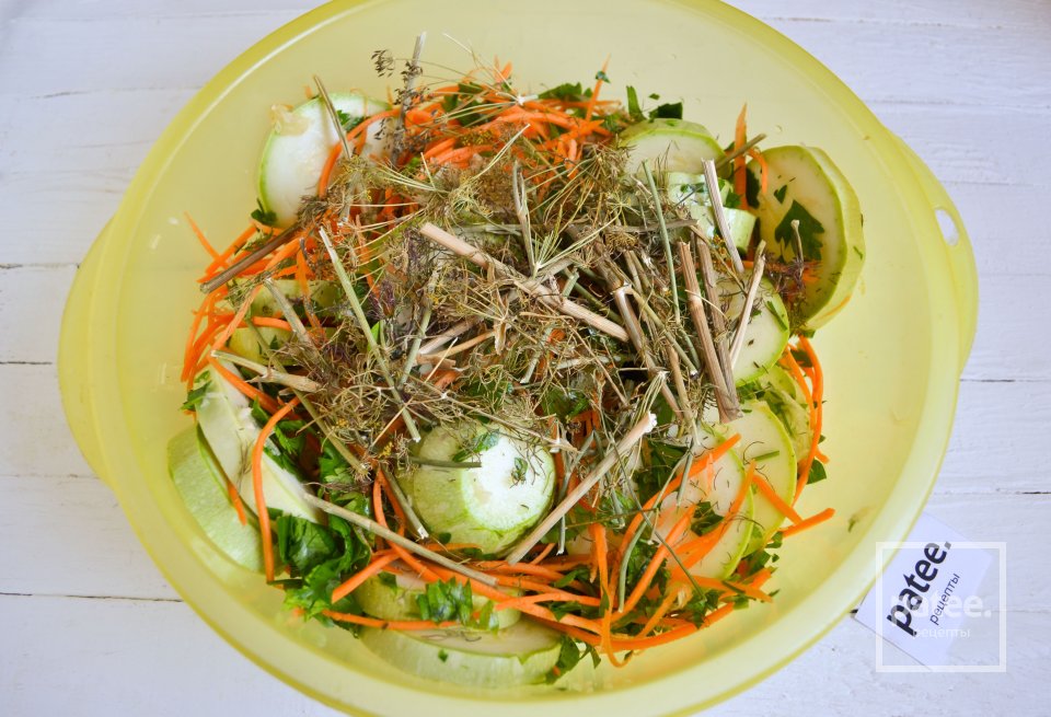 Маринованные кабачки с морковью - Шаг 13