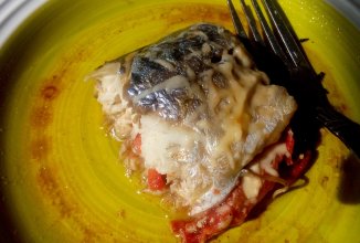 Сочная скумбрия с помидорами