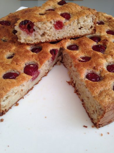 Манник с яблоками и вишней - Шаг 1