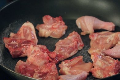 Чахохбили с курицей и пшеничными лепёшками - приготовление