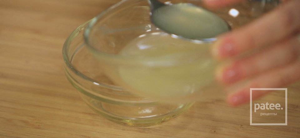 Салат со шпинатом, томатами и яйцом пашот - Шаг 2