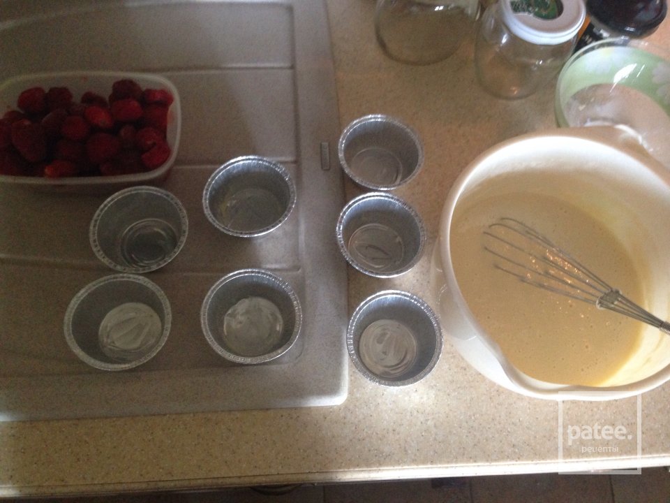 Маффины с клубникой - Шаг 1