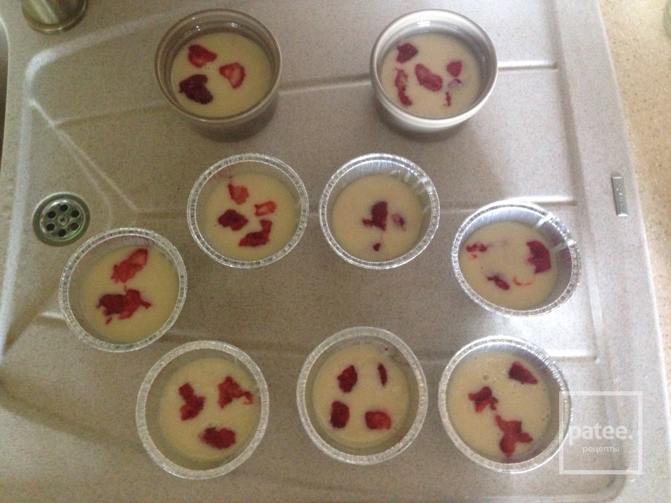 Маффины с клубникой - Шаг 2