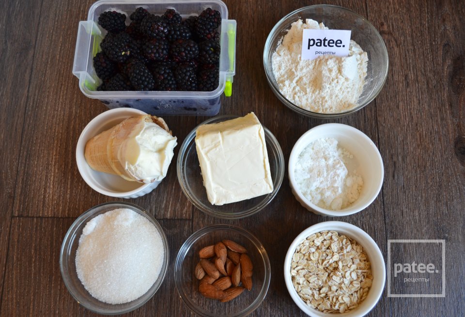 Крамбл с ежевикой и миндалем - Шаг 1