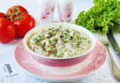 Куриные желудки в белом соусе с грибами