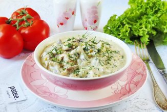 Куриные желудки в белом соусе с грибами