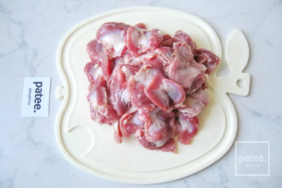 Куриные желудки в белом соусе с грибами - Шаг 2
