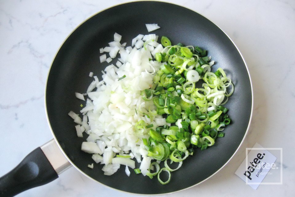 Куриные желудки в белом соусе с грибами - Шаг 6