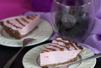 ДИЕТИЧЕСКИЙ ТОРТ-СУФЛЕ С КРАСНОЙ СМОРОДИНОЙ