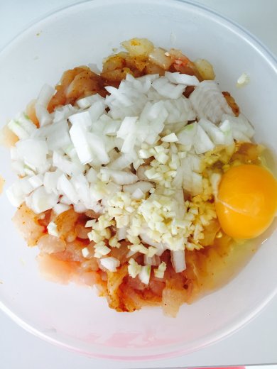 Рубленные куриные котлеты с цуккини - Шаг 2