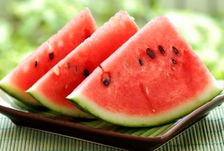 Арбуз свеженарезанный