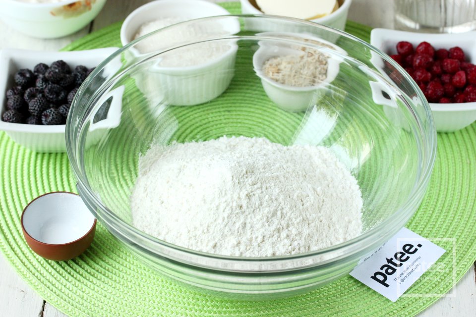 Галета на сметане с малиной - Шаг 3