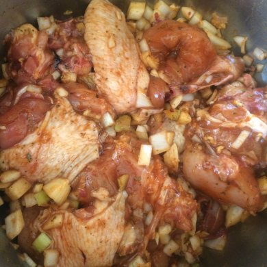 Курочка в соевом соусе с травами 👌🏽 - Шаг 1