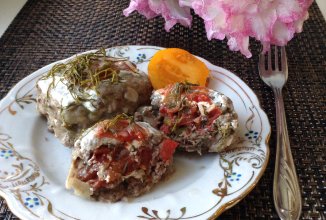 Котлеты с начинкой из помидор и зелени