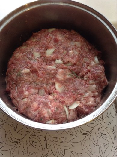 Котлеты с начинкой из помидор и зелени - Шаг 1