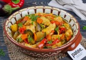 Куриное мясо с овощами и карри