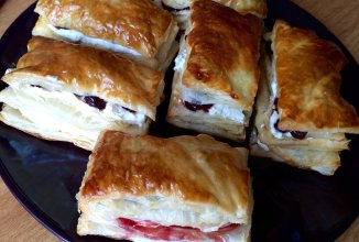 Мильфей с вишней из варенья