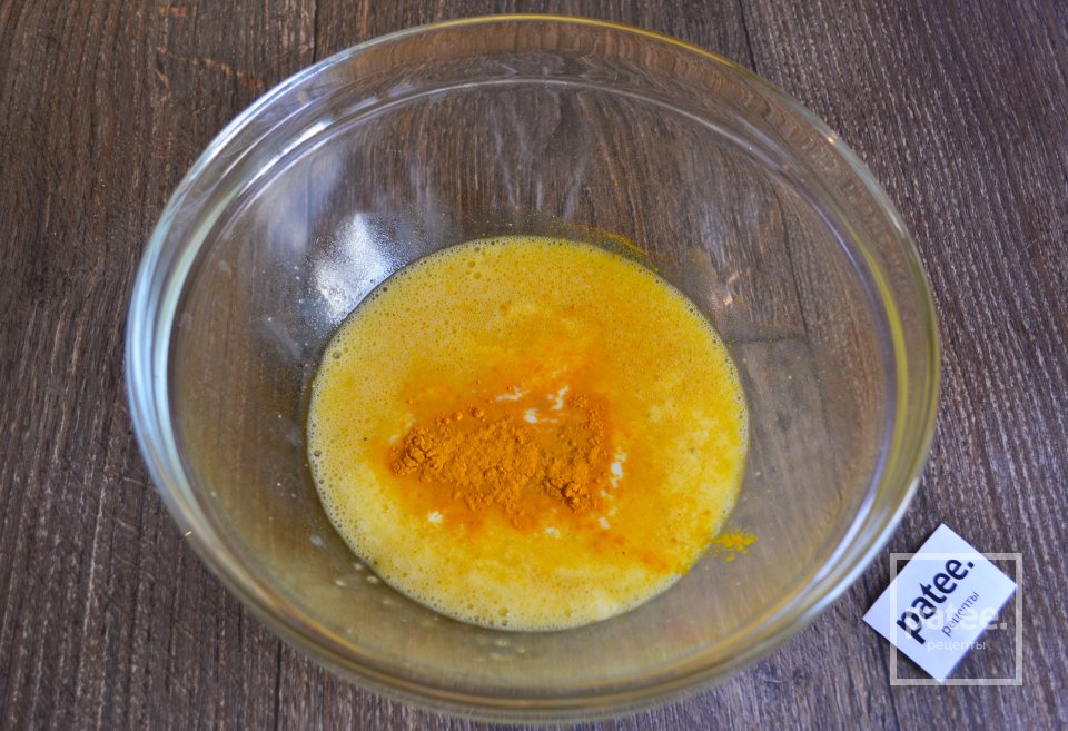 Рулет из омлета со сливочным сыром - Шаг 4