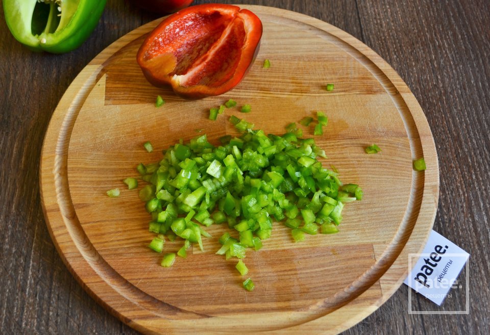 Рулет из омлета со сливочным сыром - Шаг 6