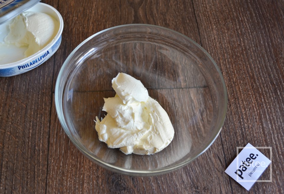 Рулет из омлета со сливочным сыром - Шаг 7