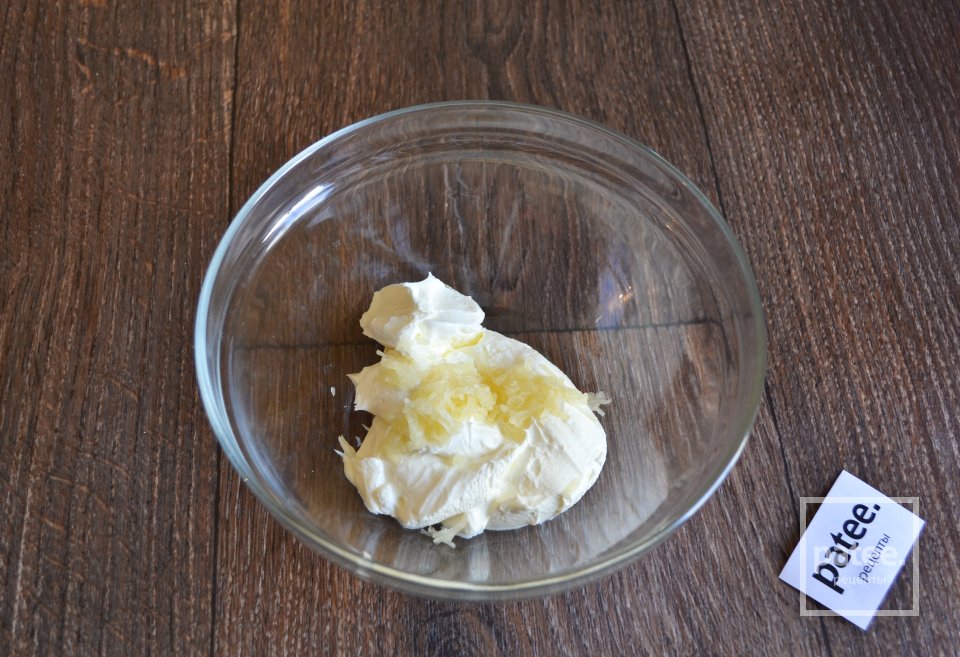 Рулет из омлета со сливочным сыром - Шаг 8