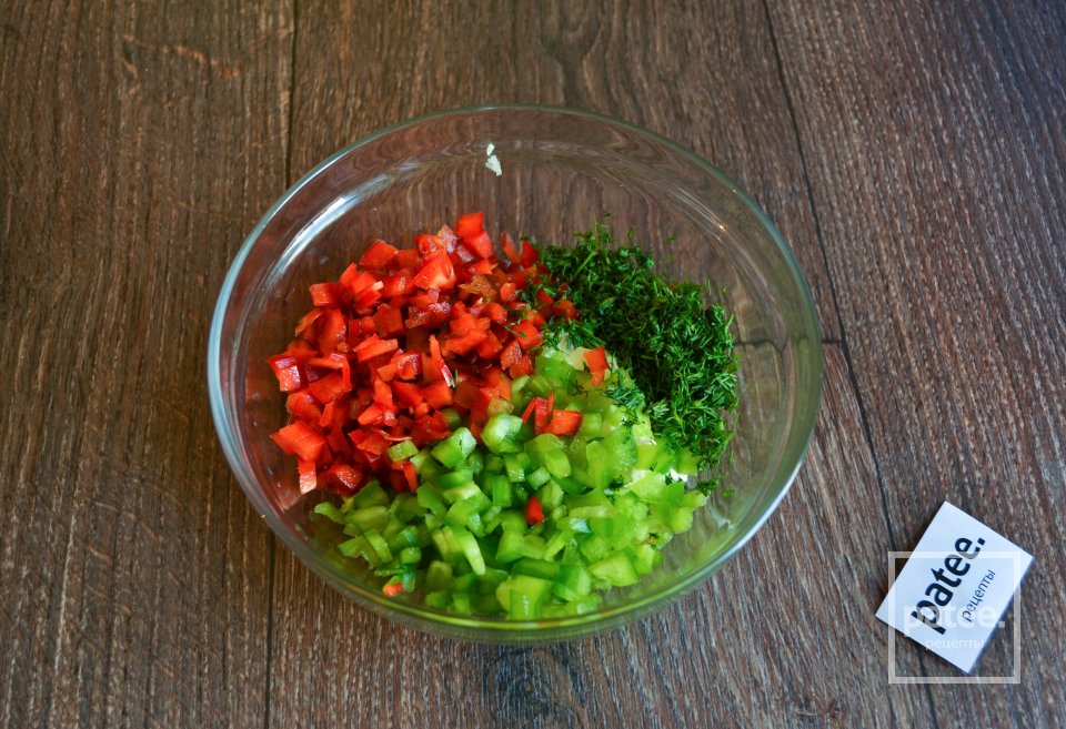 Рулет из омлета со сливочным сыром - Шаг 9