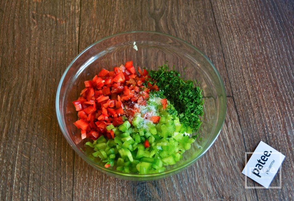 Рулет из омлета со сливочным сыром - Шаг 10