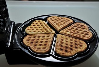 Венские вафли с корицей и яблоком