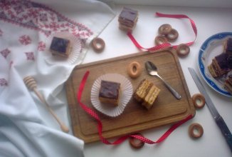 Медовое пирожное с начинкой