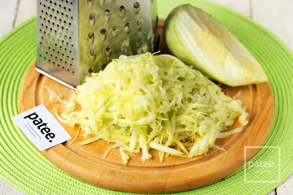 Кабачковые оладьи с укропом - Шаг 2