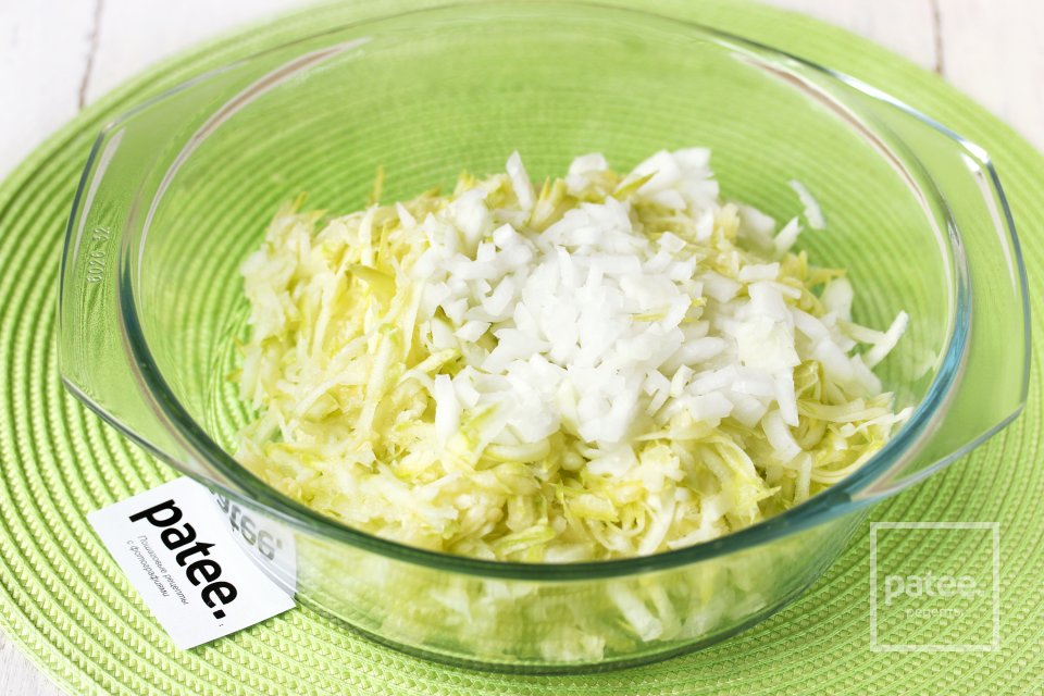 Кабачковые оладьи с укропом - Шаг 3