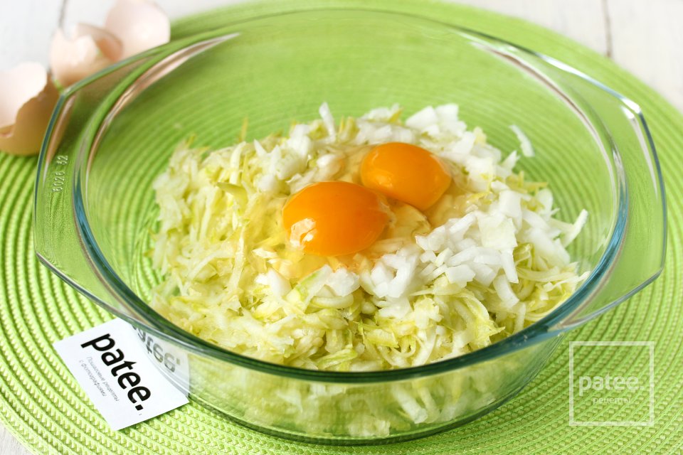 Кабачковые оладьи с укропом - Шаг 4
