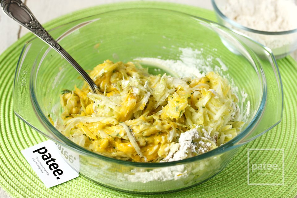 Кабачковые оладьи с укропом - Шаг 8