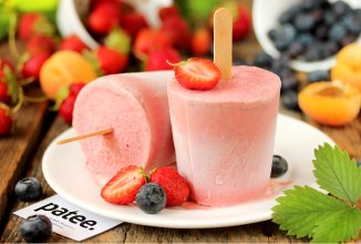 Домашнее мороженое с клубникой и сгущёнкой