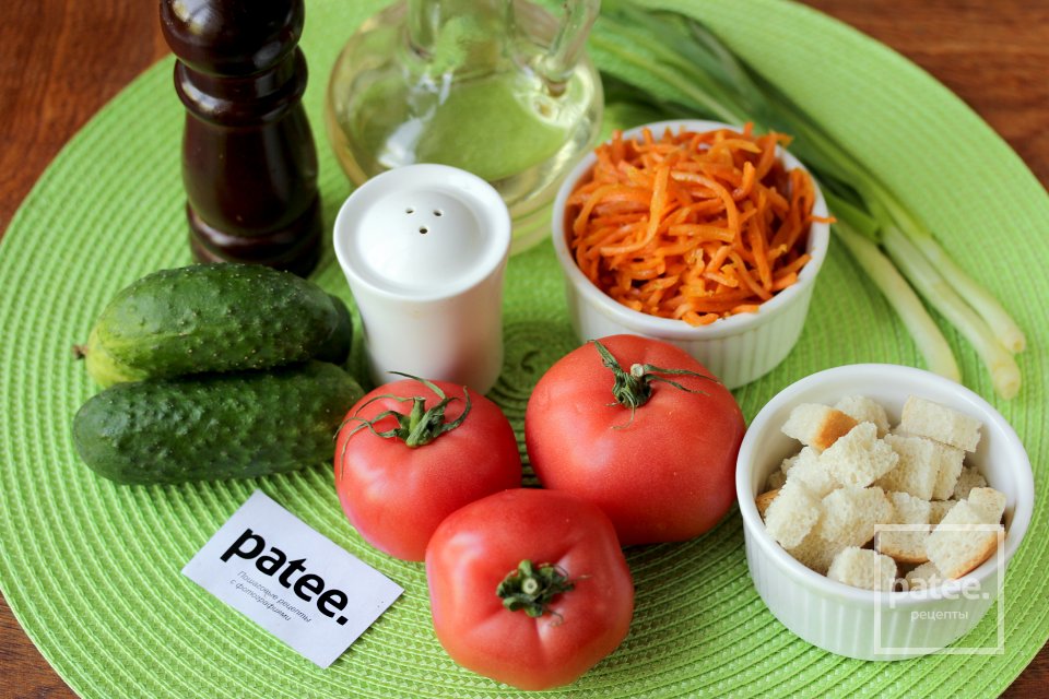 Овощной салат с сухариками и корейской морковью - Шаг 1