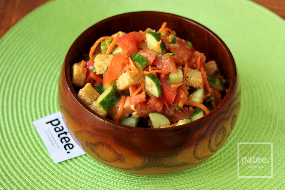 Овощной салат с сухариками и корейской морковью - Шаг 10