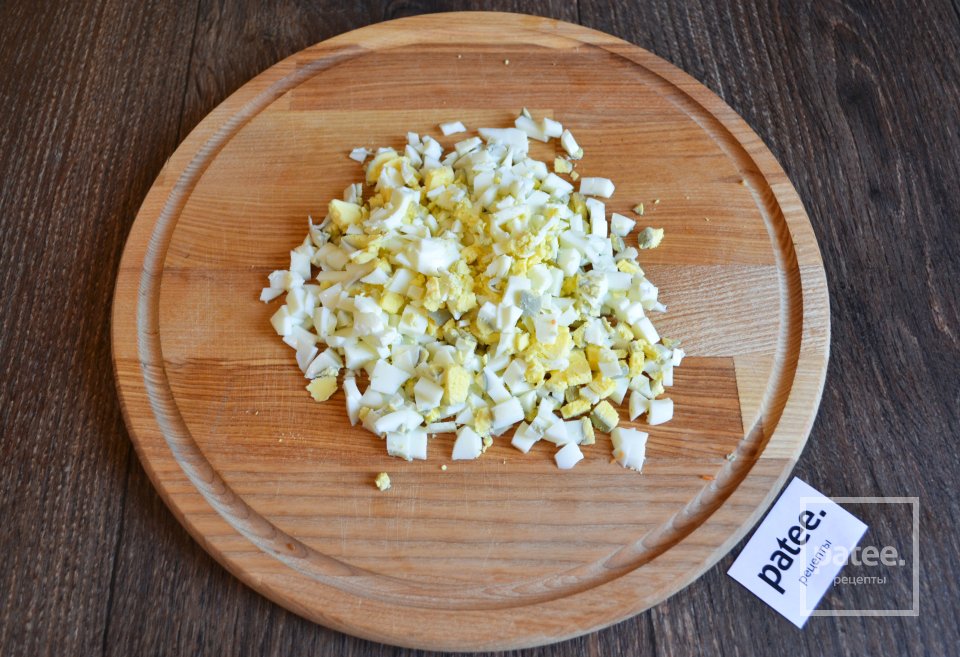 Салат Оливье с курицей и зеленым луком - Шаг 4