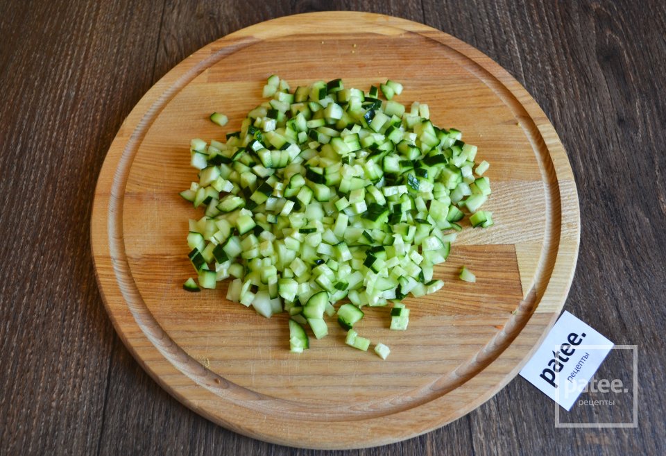 Салат Оливье с курицей и зеленым луком - Шаг 5