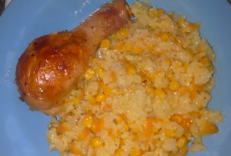 Запеченная курица с рисом и кукурузой