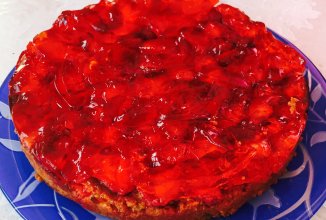 Чизкейк с клубничным желе.