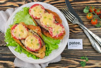 Куриное филе запеченное с овощами под сыром