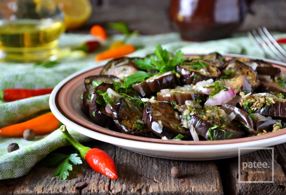 Картошка бийрон точики. Демьянки к столу. Баклажаны обжаренные в маринаде с чесноком и медом. Маринованные баклажаны кусочками быстрого. Маринованные баклажаны кусочками быстрого.