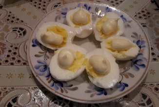Яйцо под майонезом