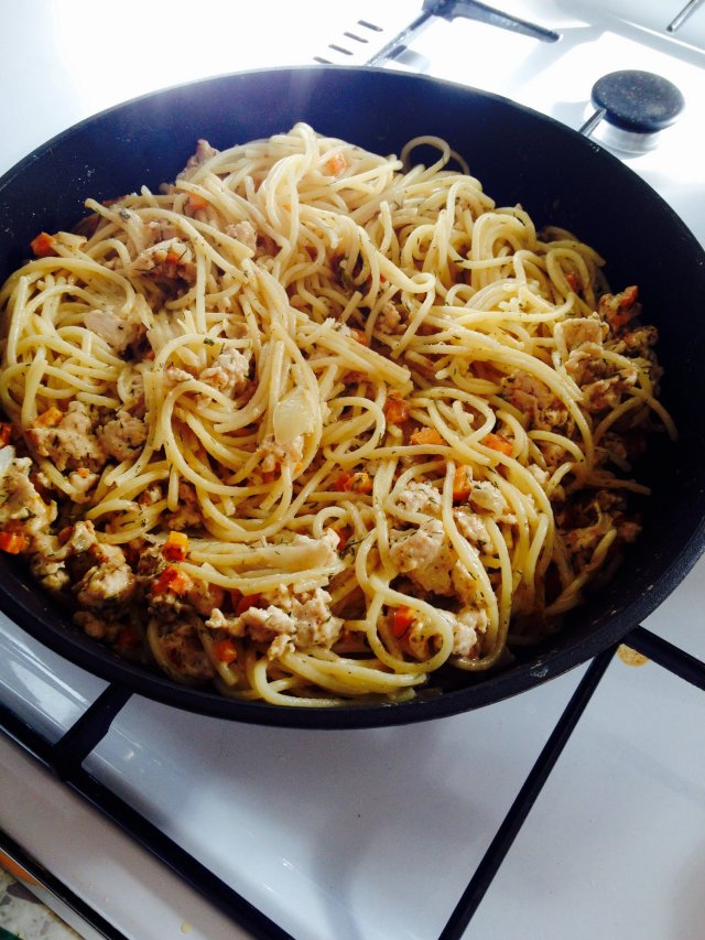 Спагетти со сметанным соусом