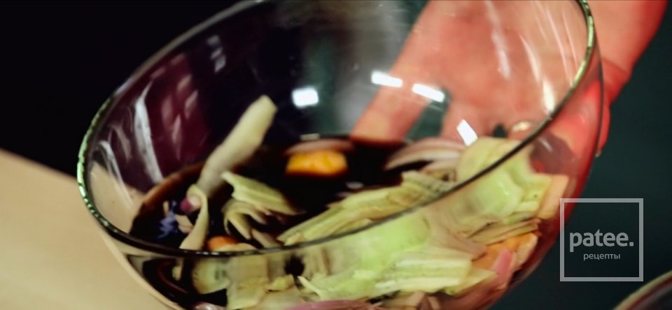 Палтус с мочёными огурцами - Шаг 1