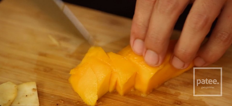 Cалат с жареной говядиной и манго - Шаг 4