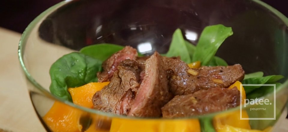 Cалат с жареной говядиной и манго - Шаг 5