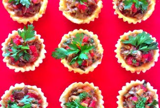 Тарталетки с баклажанами.