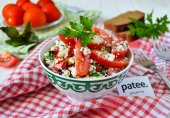 Салат с творогом и томатами
